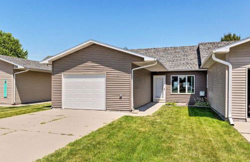 Elwood Townhome with Patio - 7 Mi to Johnson Lake - Foto 3