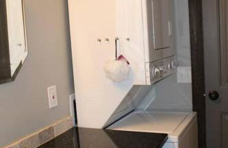 Rustic & Bright 1 Bed Apt. - Photo 2