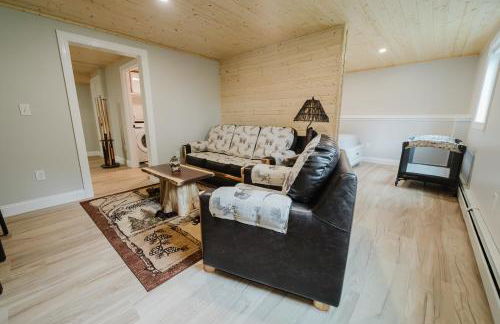 NEW! Modern Getaway - Hot Tub l Fire Pit l Pool table - Foto 31