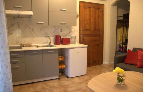 Garden Apartment - Photo 15