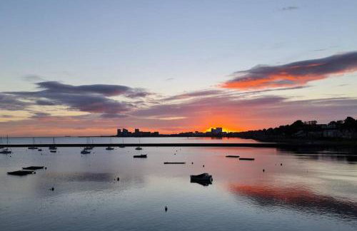 Calming Sea View City Apartment - Foto 25