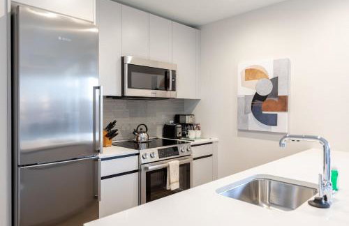 Luxury Apt Seaport with Pool - Photo 7