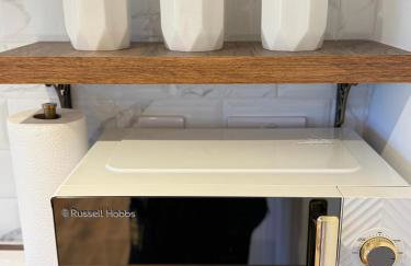 Wild Meadow Cottage - Countryside Views and King Bed - Foto 10