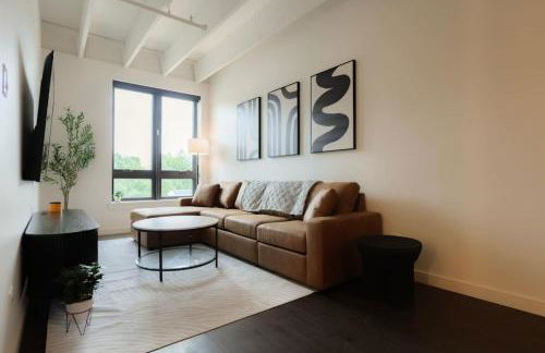 Above The Roots - Stylish 1BD on the Square - Foto 11