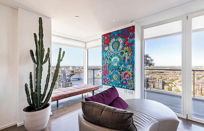 Luxurious 3-bed Sky-high Battersea Gem - Foto 19