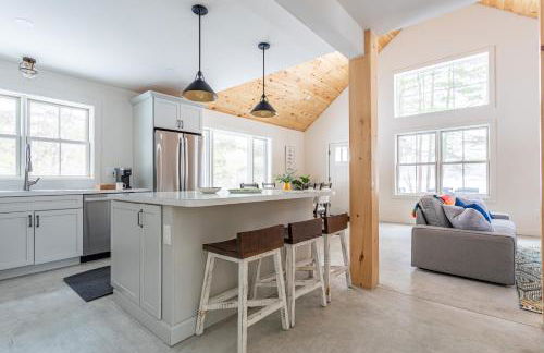 Lakefront Cabin with Private Dock Kenoza Den - Foto 12