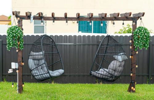 Designer Villa with Heated Pool, BBQ, Firepit, Ideal for Families & Groups - Photo 59