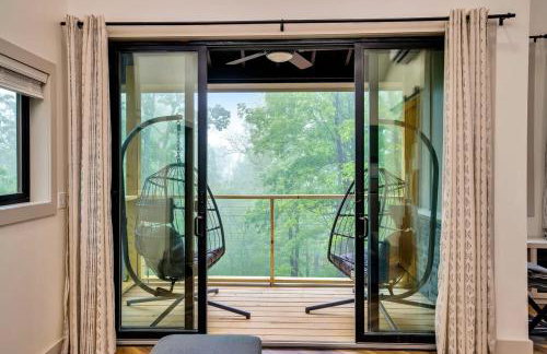 The Evergreen Treehouse with Winter Views - Foto 13