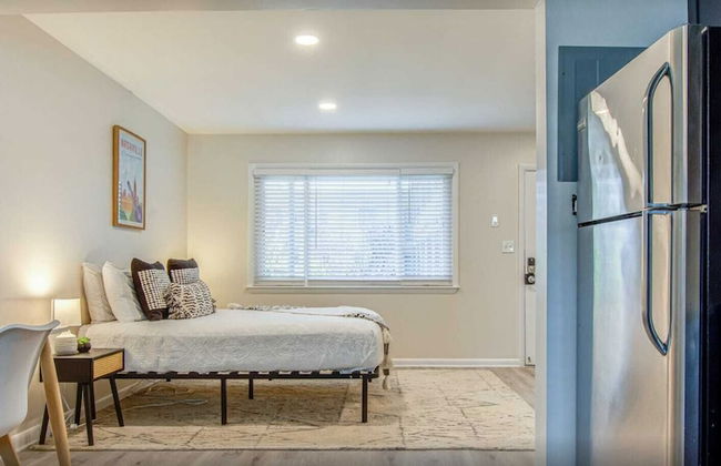 Centrally Located Studio Near Downtown - Photo 1