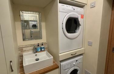 Entire House, Parking, Facilities, sleeps up to 6, suitable for contractors, families or NHS - Foto 9