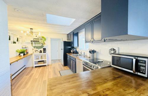 Spacious Poolside Boston Stay Sleeps 8 Pet Friendly - Foto 8