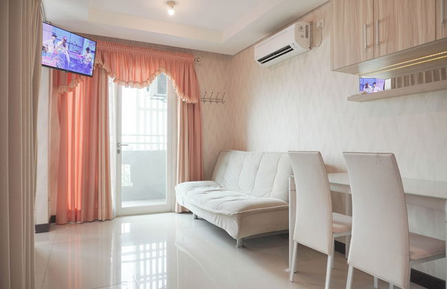 Homey And Modern Studio At Sky Terrace Apartment - Foto 14