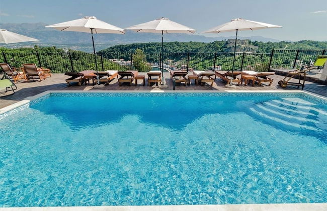 Luce - Pool and View - A1 - Photo 28