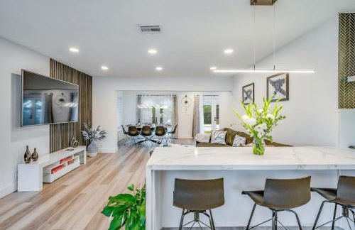 Friendly Fox Luxury Pool & Spa House Near Downtown & Beach - Foto 13