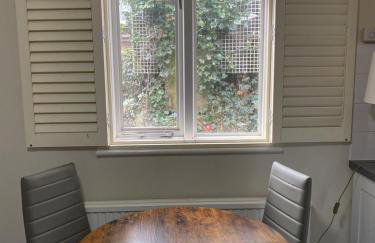 Cosy 1Bd Nestled in Teddington - Photo 6