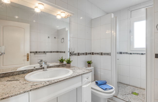 4 bedroom House in Castelló d'Empúries with private pool and garden - Photo 18