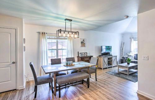 Charming Springfield Escape with Furnished Deck - Foto 7