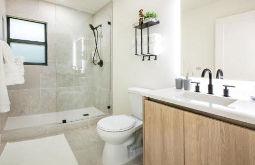 Velvet Bloom - Bubbling Spa Retreat with Sauna & Jacuzzi - Foto 14