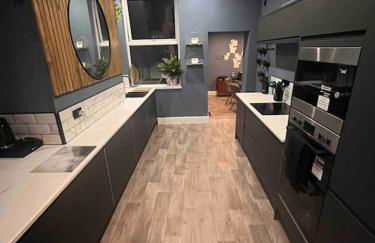 Modern 5 Bedroom Terraced Luxurious House - Foto 1