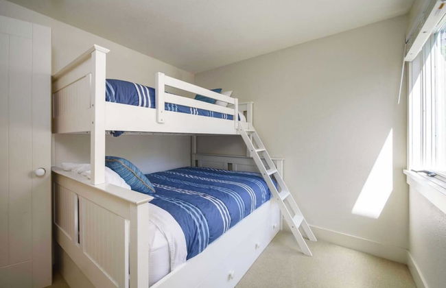 Chapman Cove by Avantstay Gorgeous Beach Bungalow w/ Sauna - Photo 9