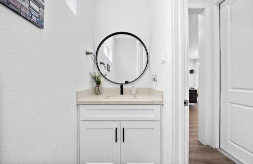 Cozy Home Near MedCenter, Uptown, & Downtown - Foto 27