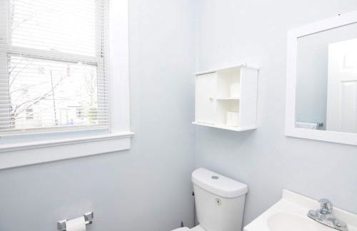 Spacious Home with Parking, Laundry - Near RU, RWJ, NJ Transit - Foto 12