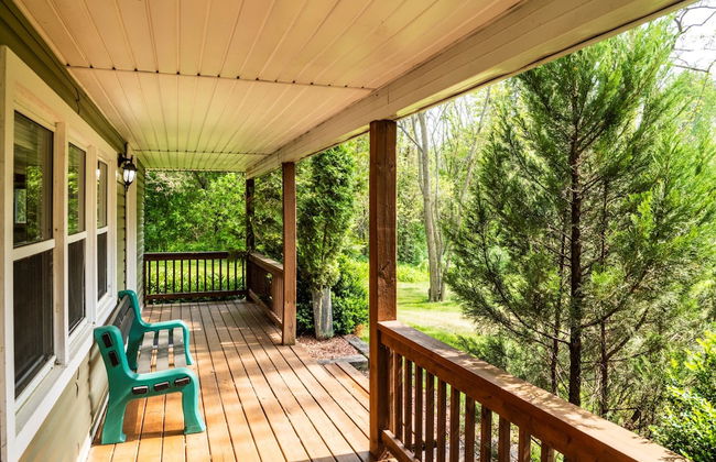 RARE FIND - 6 bdrm Very Private Cottage on 10 acres, Hot Tub, BBQ, Petfriendly - Foto 14