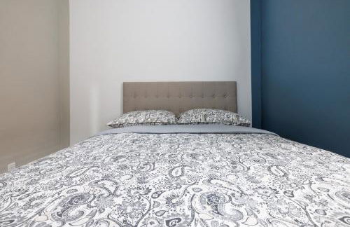 Ultimate Urban living at Centrally Located Apartments - Photo 16