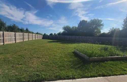 160 Overbrook 3 bedroom home with privately fenced yard and hot tub - Foto 15