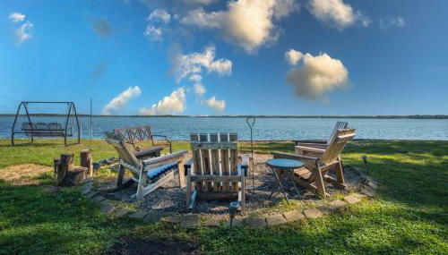 The Jackson Cottage on Grass Lake Waterfront 2 1 Nautical Cottage with Hot Tub Firepit & Year-Round Fun - Foto 4