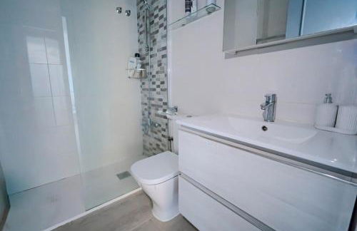 Spacious 3-Bed Apartment with Stunning Lake Views - Foto 34