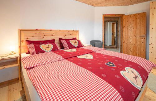 Luxus Chalet im Allgäu - Zirbenholz Schlafzimmer - Terrasse mit Bergblick - Infrarotkabine - Foto 34