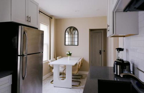 Sleeps 22 • Modern Multi-Unit • Gym • Workspaces - Photo 56