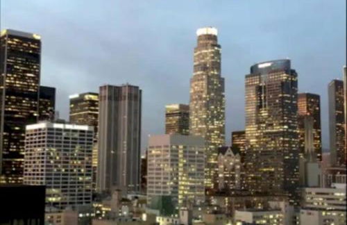 Snug 3BR HighRise with Pool, Spa & Rooftop Views - Foto 29