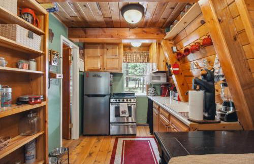 Near Trails Forest Lake Retreat with Backyard Oasis - Foto 10