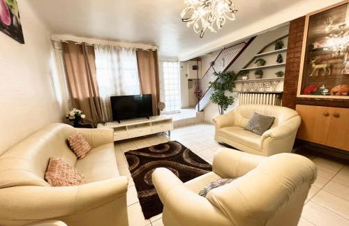 Cozy Station House & Direct Access to Paris - Foto 1