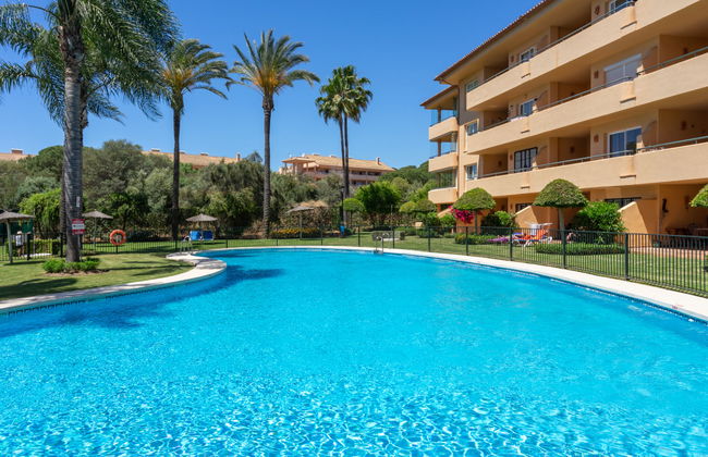 2 bedroom Apartment in Marbella with swimming pool and garden - Photo 1