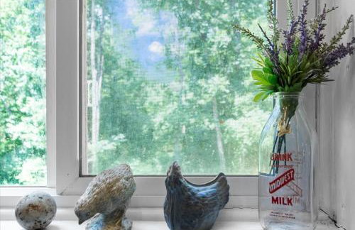 The Heartwood Hideaway-Charming Cabin Getaway-Trails, Creek, and Starry Nights - Foto 69