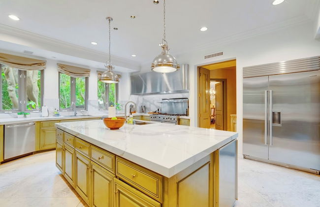 Carolwood - Modern Tuscan Villa With Rolling Lawns and Loggia in Holmby Hills - Photo 21