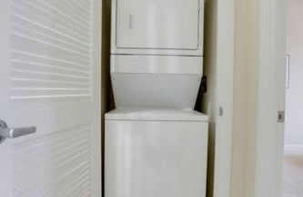 Upscale Comfort Next to Metro and Dining - Foto 36