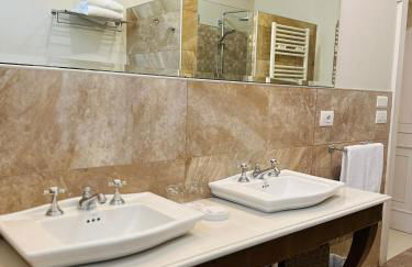 Lady Capulet Apartments - Photo 4