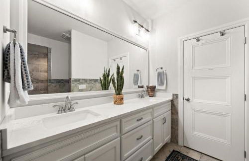 Modern OKC Retreat Half Mile to Plaza District - Foto 25