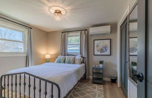 4BR 2BA Dog Friendly 3 Kings Walk to Lambeau - Foto 17