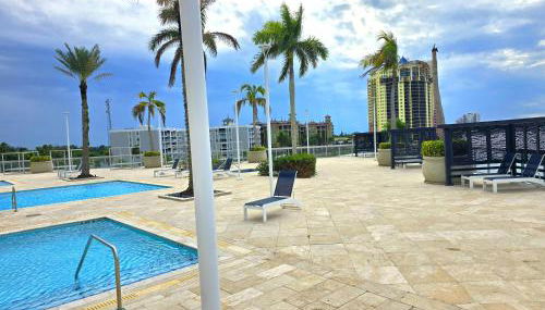 Luxury 2BR in Downtown Fort Myers Pool & Terrace - Foto 2