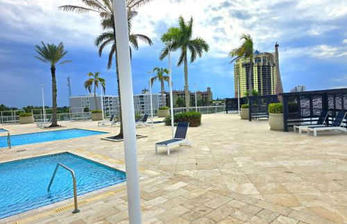 Luxury 2BR in Downtown Fort Myers Pool & Terrace - Foto 2