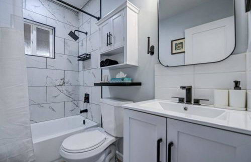 Modern Home-Downtown-3 Bedroom- King Bed - Foto 15