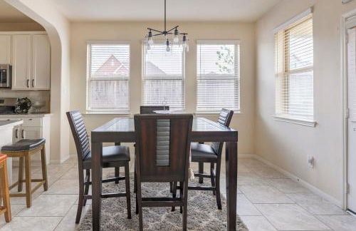 Sleeps 8 comfortably! Super location! - Foto 40