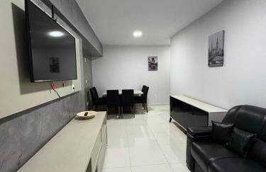 Apartamento Novo, Confortável, Lazer e Estacionamento, Rápido acesso aos pontos turísticos - Foto 11