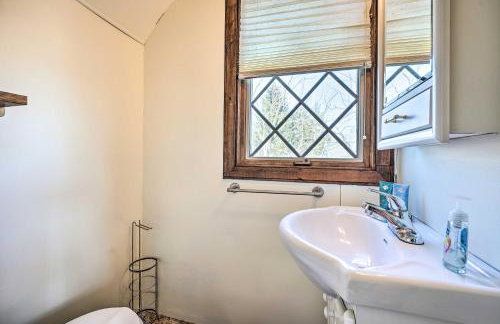 Spacious Syracuse Getaway with Waterfront Deck! - Foto 30