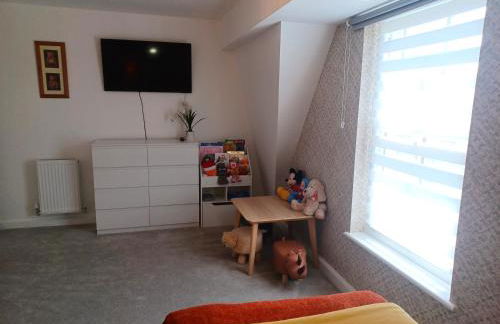 Richmond Cottage - Brand New 4BR Holiday Home, just 3 minutes from the beach with Pool Table and Free Parking - Foto 24